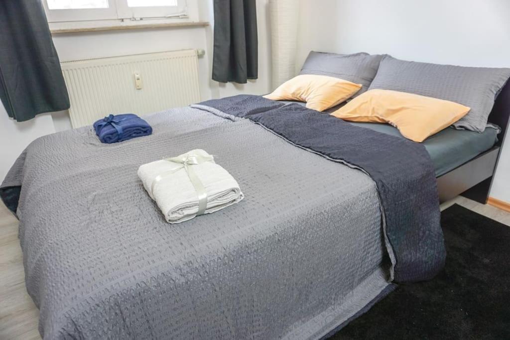 Apartment In Wuppertal - Charmante 3-Zimmer-Oase Mit Kamin Und Badewanne Bagian luar foto