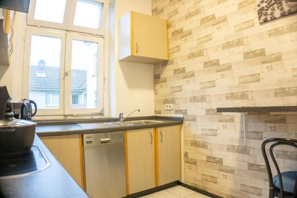 Apartment In Wuppertal - Charmante 3-Zimmer-Oase Mit Kamin Und Badewanne Bagian luar foto