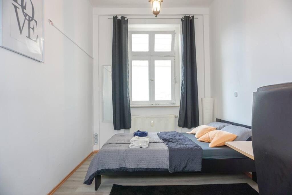 Apartment In Wuppertal - Charmante 3-Zimmer-Oase Mit Kamin Und Badewanne Bagian luar foto