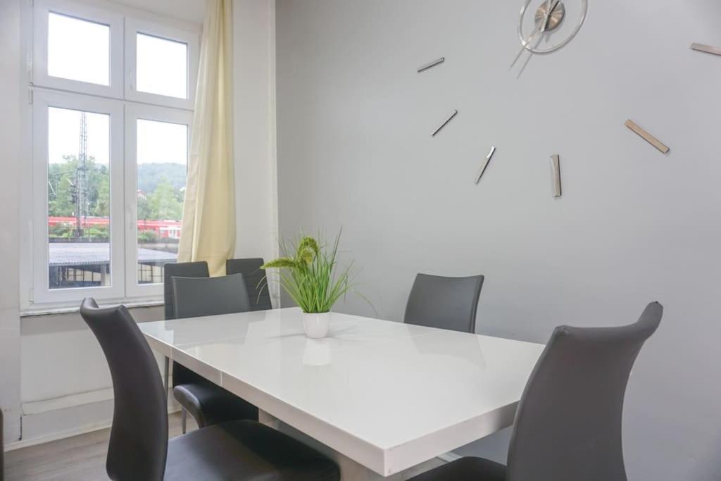 Apartment In Wuppertal - Charmante 3-Zimmer-Oase Mit Kamin Und Badewanne Bagian luar foto