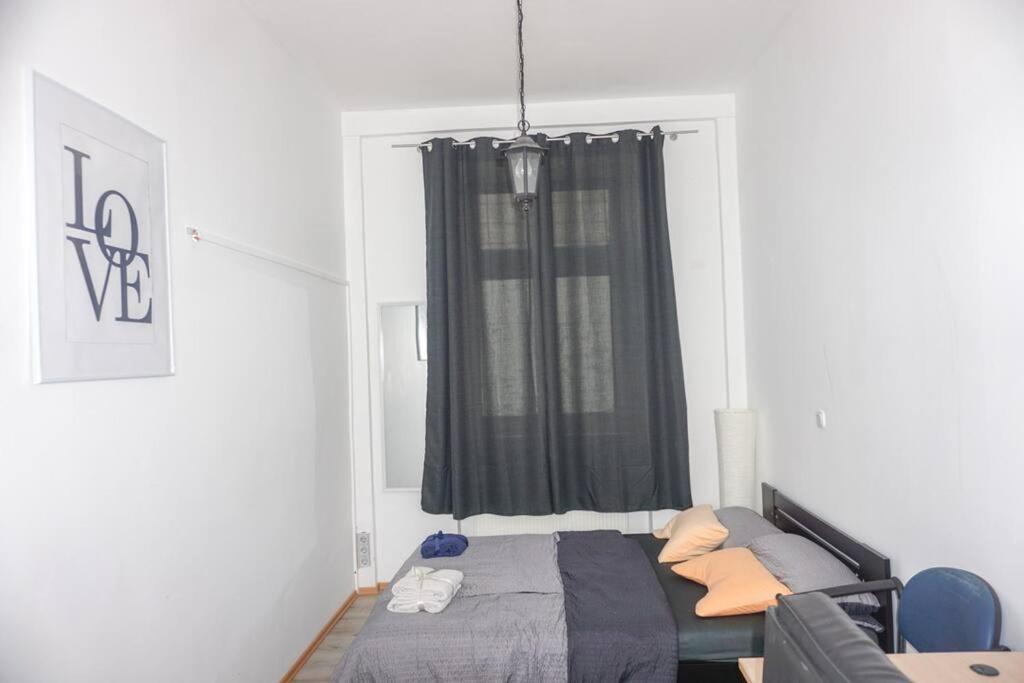Apartment In Wuppertal - Charmante 3-Zimmer-Oase Mit Kamin Und Badewanne Bagian luar foto