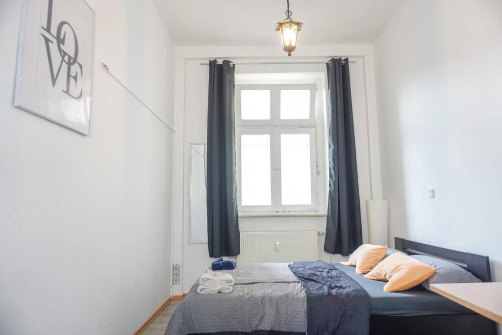Apartment In Wuppertal - Charmante 3-Zimmer-Oase Mit Kamin Und Badewanne Bagian luar foto