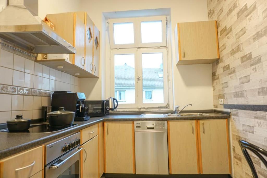 Apartment In Wuppertal - Charmante 3-Zimmer-Oase Mit Kamin Und Badewanne Bagian luar foto