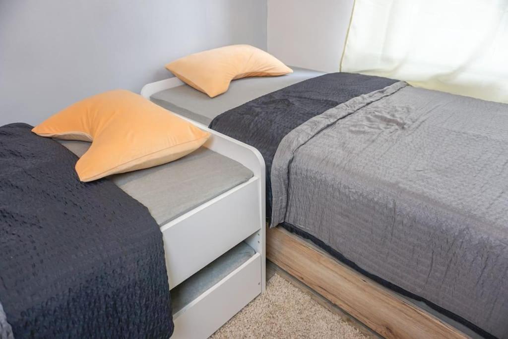 Apartment In Wuppertal - Charmante 3-Zimmer-Oase Mit Kamin Und Badewanne Bagian luar foto