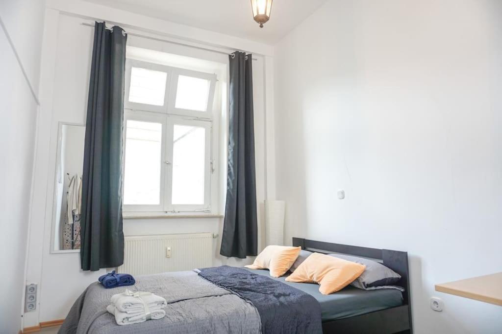 Apartment In Wuppertal - Charmante 3-Zimmer-Oase Mit Kamin Und Badewanne Bagian luar foto