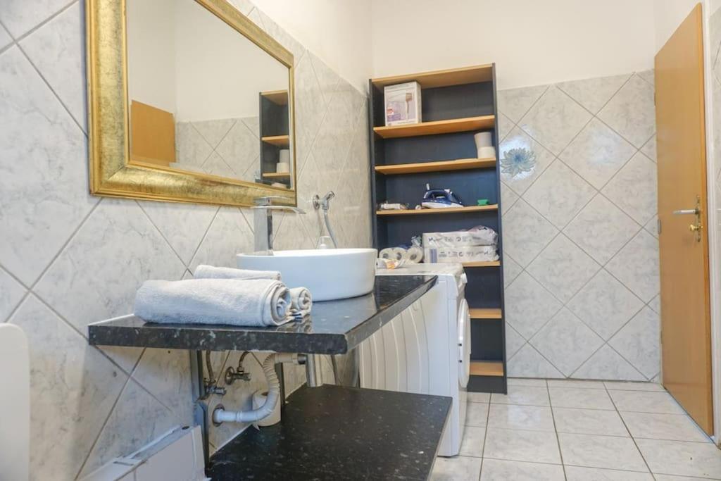 Apartment In Wuppertal - Charmante 3-Zimmer-Oase Mit Kamin Und Badewanne Bagian luar foto