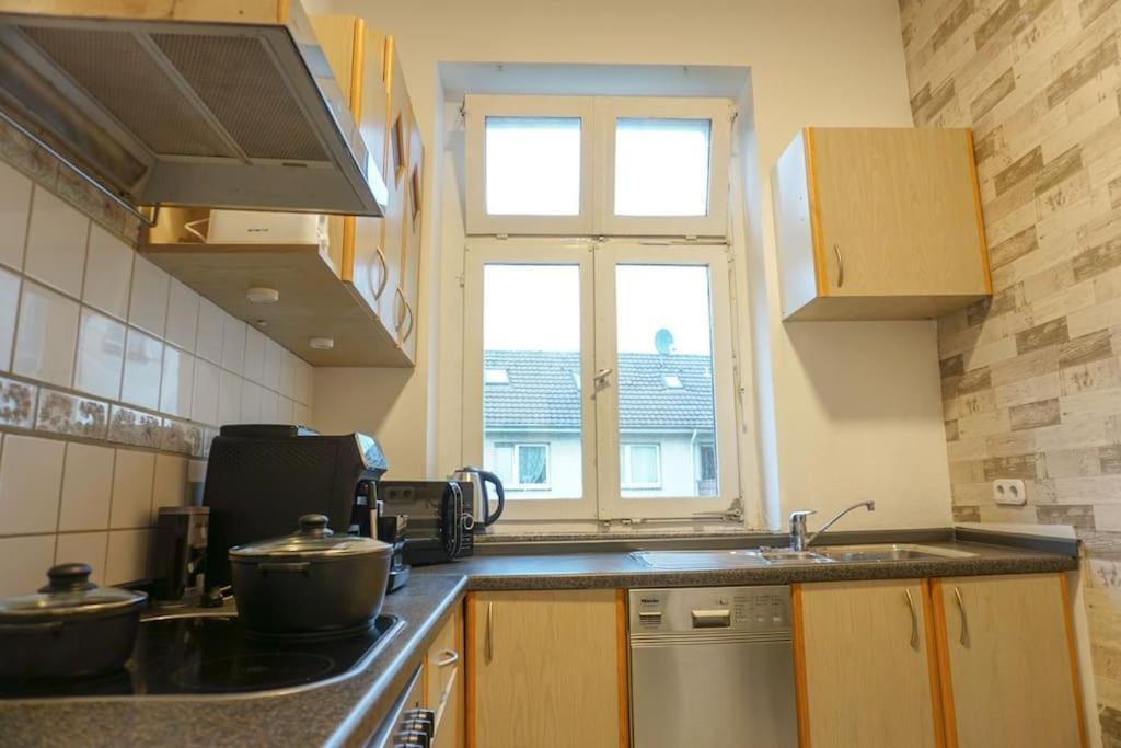 Apartment In Wuppertal - Charmante 3-Zimmer-Oase Mit Kamin Und Badewanne Bagian luar foto