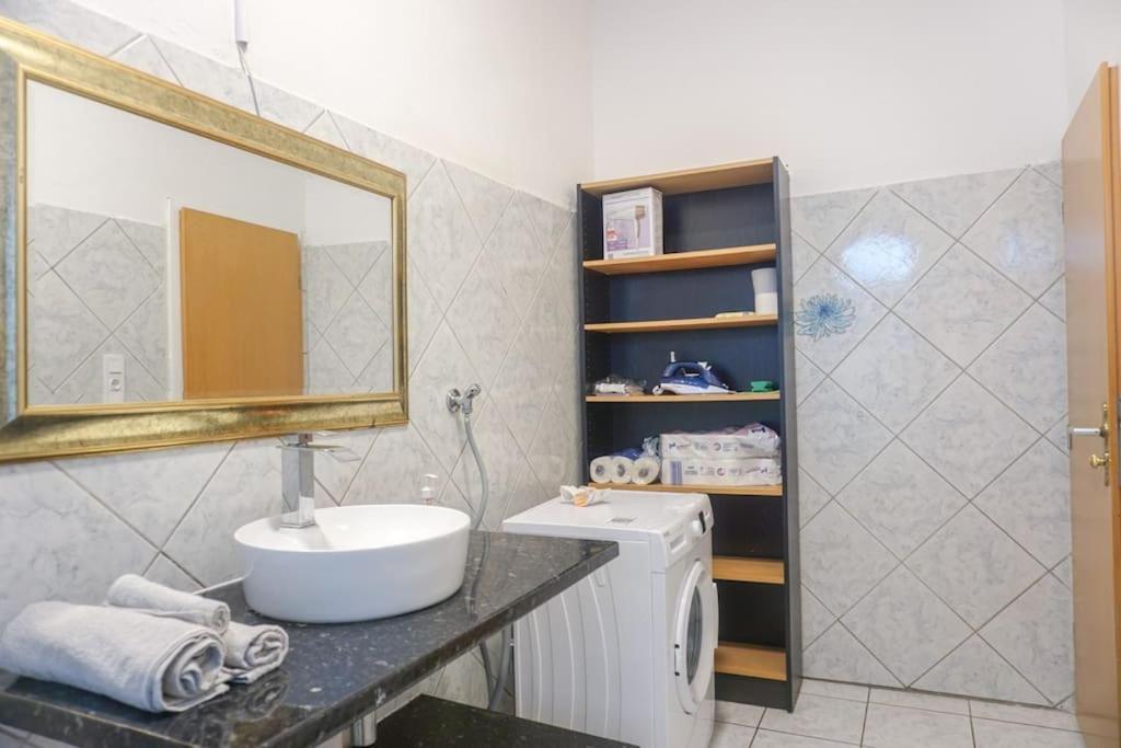 Apartment In Wuppertal - Charmante 3-Zimmer-Oase Mit Kamin Und Badewanne Bagian luar foto