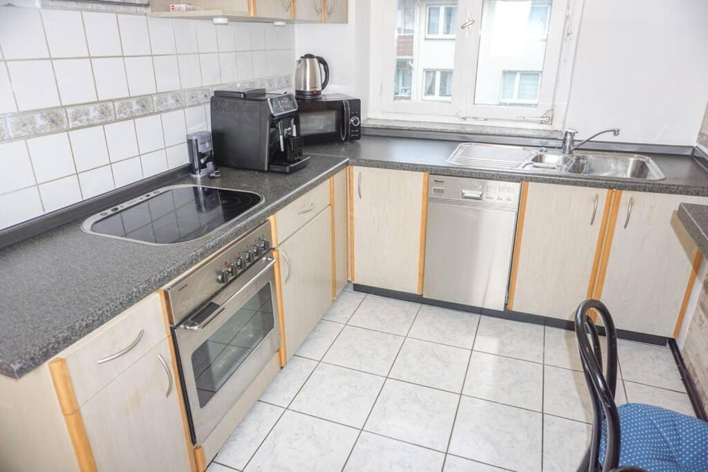 Apartment In Wuppertal - Charmante 3-Zimmer-Oase Mit Kamin Und Badewanne Bagian luar foto